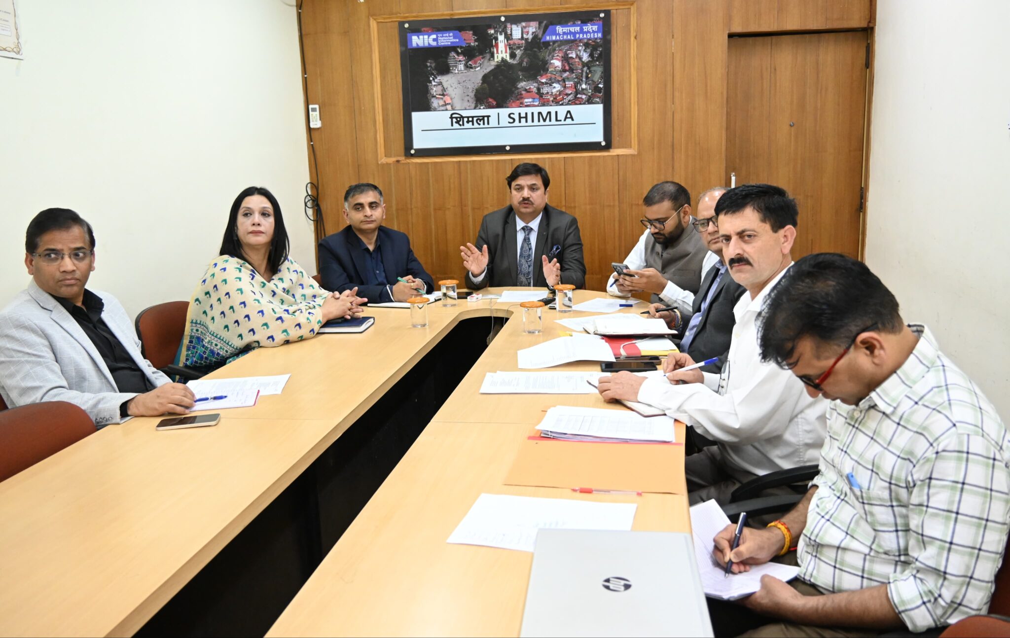 पंचायत चुनावों&nbsp; की तैयारिओं को लेकर सभी&nbsp; एसडीएम और खंड विकास अधिकारियों के साथ की समीक्षा बैठक