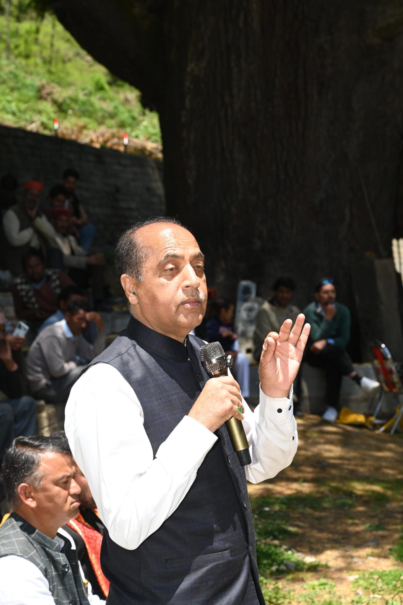 सराज में पूर्व मुख्यमंत्री एवं नेता प्रतिपक्ष का तूफानी चुनाव प्रचार, कांग्रेस सरकार पर साधा निशाना