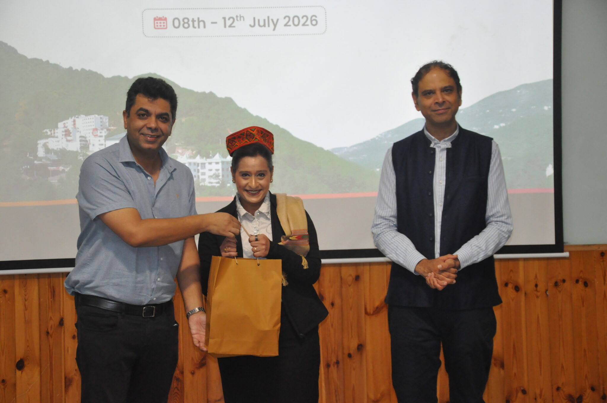 वर्चुअल क्लासरूम से कैंपस लाइफ़ तक: 100 ऑनलाइन लर्नर्स शूलिनी विवि&nbsp; के इमर्शन प्रोग्राम्स