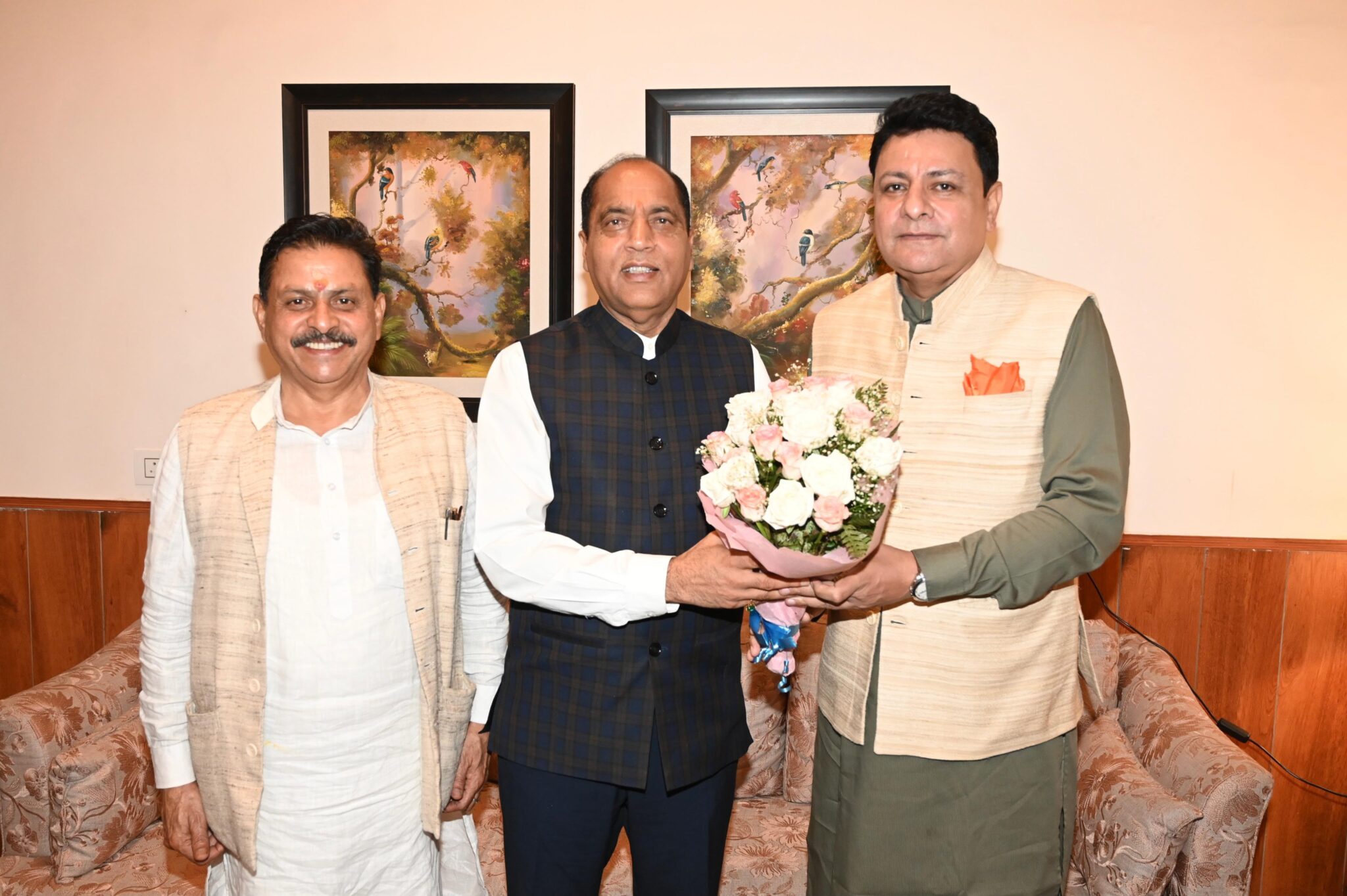 आखिर क्या है सूटकेस का राज, अपने ही नेता के आरोपों का जवाब दें मुख्यमंत्री: जयराम ठाकुर